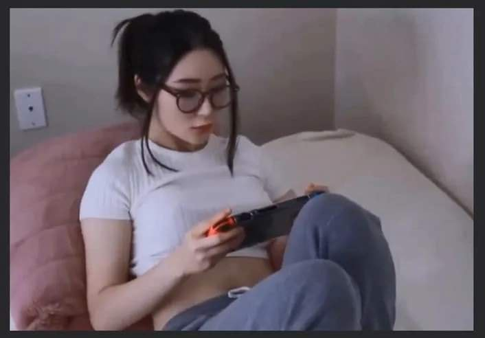 Cô gái chơi game thôi mà :)) -  haivl | hài hước | hài vl   