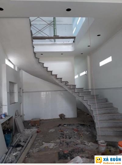  :x  hic xây nhà trọn gói. anh em xem thiết kế cầu thang này đi được không  :v 