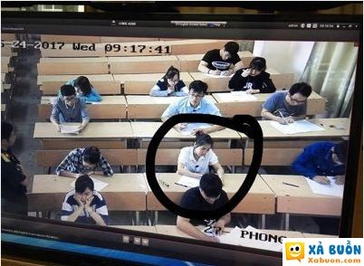  :x  cô ấy đang làm gì trong phòng thi vậy ngượng quá đi  :d 