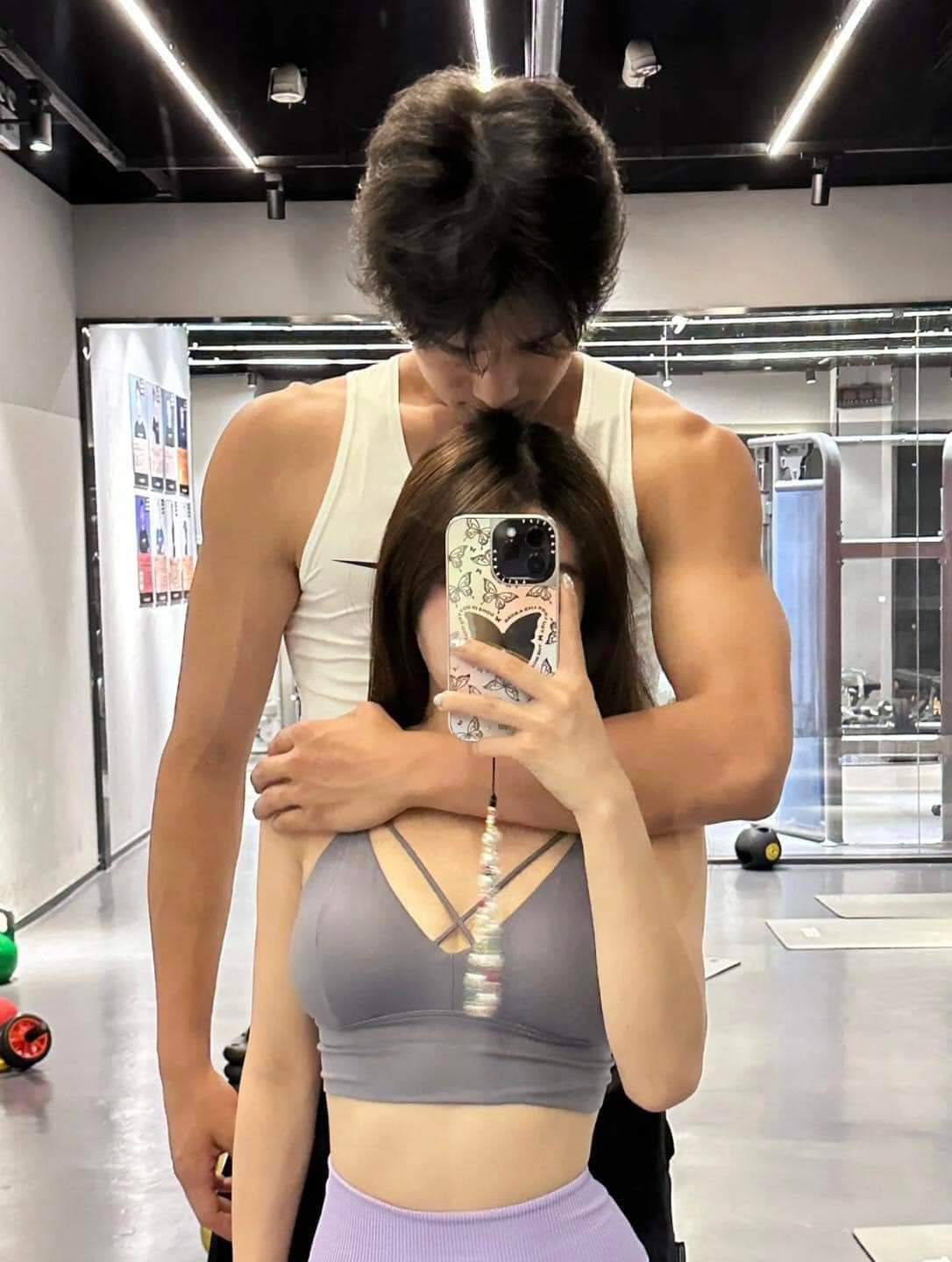 Sự khác biệt chiều cao đáng iu :”>

-QH -  haivl | hài hước | hài vl 