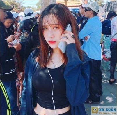  :x :x  chân dài mông to em không có.				nhỏ nhỏ , mét năm anh có cần ?  :( 
