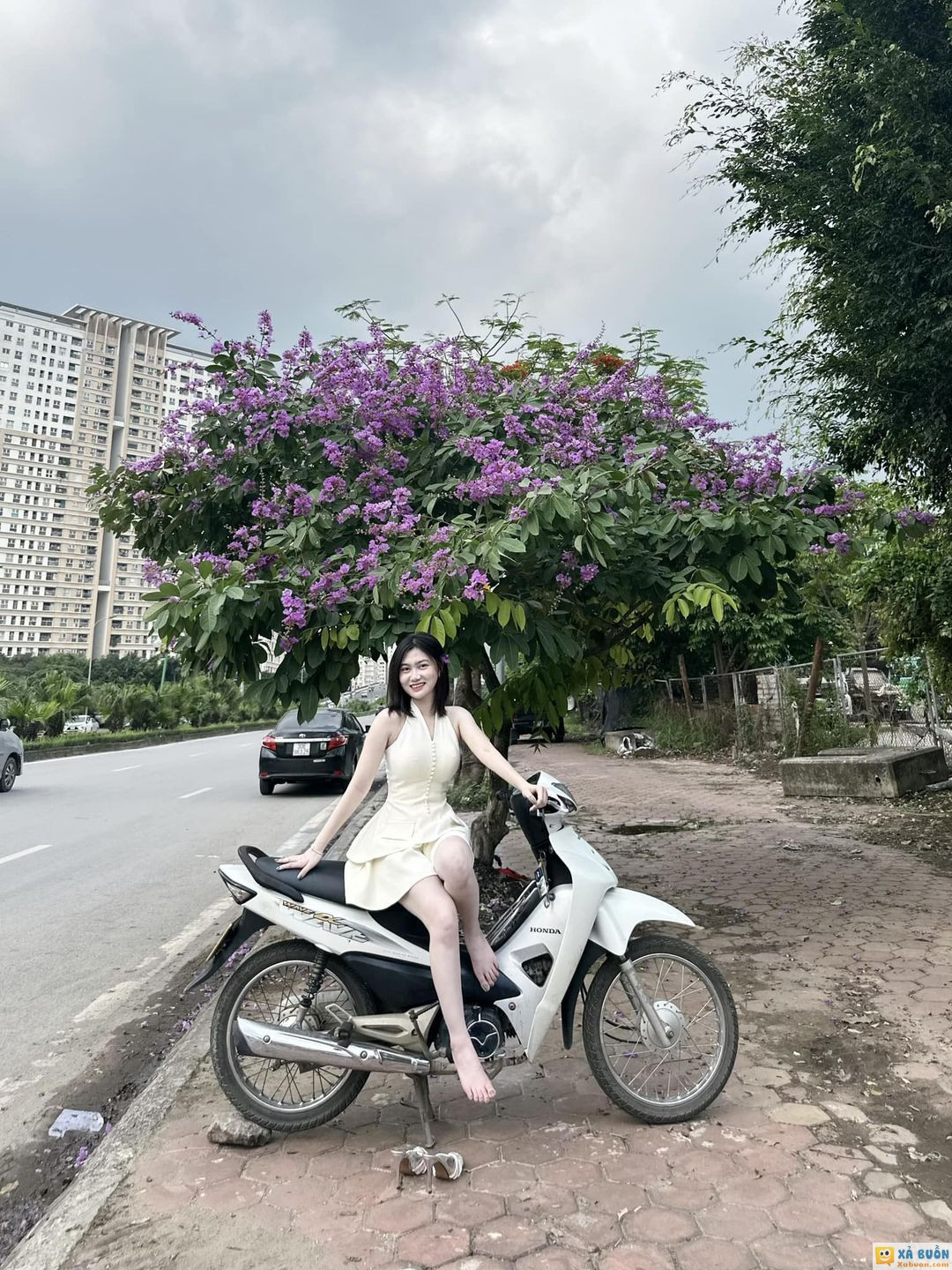 Có một sự thật là, trình độ của bạn, năng lượng của bạn sẽ quyết định mình gặp ai. Nếu bạn là một người có chí tiến thủ, bạn sẽ gặp được những người mang đầy hoài bão. Nếu bạn là một người thích làm điều mới mẻ, bạn sẽ gặp được những người có ý tưởng mà bạn không bao giờ ngờ tới. Nếu bạn tự chủ, tích cực, bạn cũng sẽ gặp được những người độc lập, tự do. Trong cuốn sách Nhà Giả Kim có nói, chỉ cần bạn muốn, cả vũ trụ này sẽ giúp đỡ bạn.  Vậy nên, trong tương lai bạn muốn gặp ai, như thế nào, ở đâu cũng có thể do trình độ của bạn quyết định.