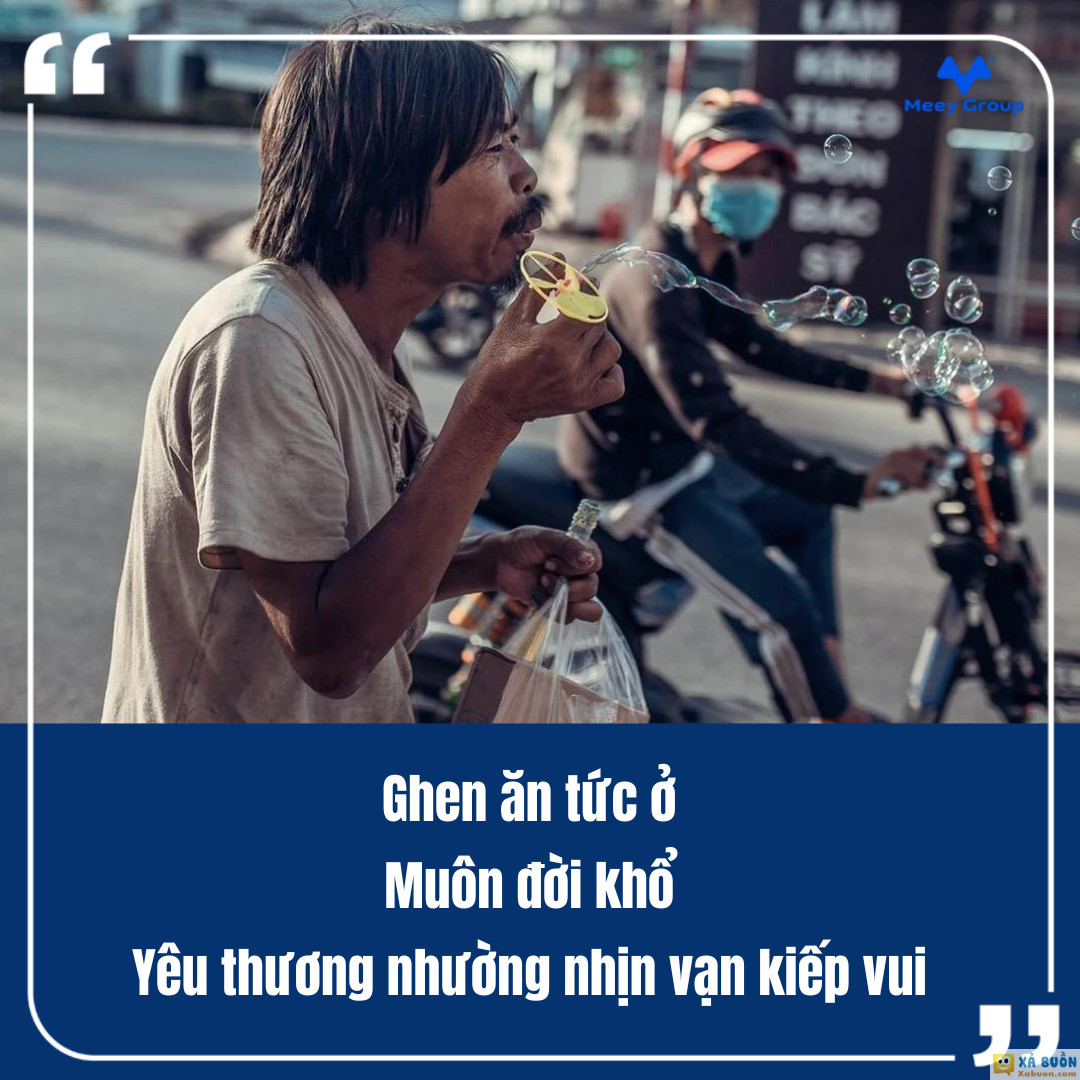 Kiếp người tựa áng mây bay Hôm nay cười khóc ngày mai liệu còn Cần chi toan tính thiệt hơn Sân si ganh ghét rồi hờn giận nhau Ai chưa từng trải khổ đau Chưa qua mưa nắng dãi dầu gió sương Chưa từng kẻ hận người thương Chưa từng lầm lỗi lạc đường chơi vơi Khó khăn thử thách ở đời Tâm bền chí vững ta thời vượt qua Bước chân lối trải thềm hoa Tương lai rạng rỡ chan hòa niềm vui Nghèo cùng chia ngọt sẻ bùi Hơn trong giàu có nặng lời với nhau Tiền nhiều cửa rộng nhà cao Thác hai tấc đất hồn vào hư vô.