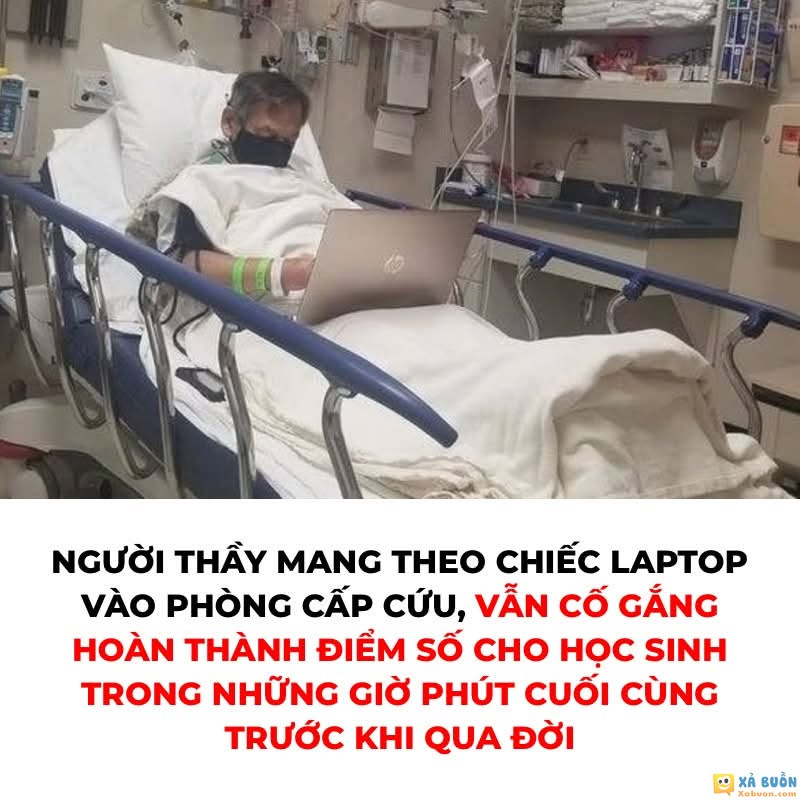 NGƯỜI THẦY MANG THEO CHIẾC LAPTOP VÀO PHÒNG CẤP CỨU, VẪN CỐ GẮNG HOÀN THÀNH ĐIỂM SỐ CHO HỌC SINH TRONG NHỮNG GIỜ PHÚT CUỐI CÙNG TRƯỚC KHI QUA ĐỜI Ngày 15/12/2020, thầy giáo toán Alejandro Navarro đến bệnh viện để chuẩn bị cho một ca phẫu thuật phức tạp. Nhưng ngay trên giường bệnh, ông vẫn mở laptop và tranh thủ hoàn thành việc chấm bài, nhập điểm cho học sinh lớp 7.  Biết mình phải vào phòng cấp cứu, thầy Navarro đã chủ động mang theo máy tính và bộ sạc. Trong lúc các bác sĩ kiểm tra và trao đổi với ông về những rủi ro của ca phẫu thuật, ông vẫn dành thời gian xử lý những bài kiểm tra còn dang dở. Bức ảnh ấy được con gái ông, Sandra Venegas, ghi lại và chia sẻ sau đó. Chỉ một ngày sau, thầy Navarro qua đời khi không vượt qua được ca phẫu thuật.  Câu chuyện nhanh chóng được chia sẻ rộng rãi, bởi phía sau hình ảnh một người thầy miệt mài với chiếc laptop là sự tận tâm dành cho những học trò mà ông vẫn nghĩ đến ngay cả trong thời khắc khó khăn nhất.