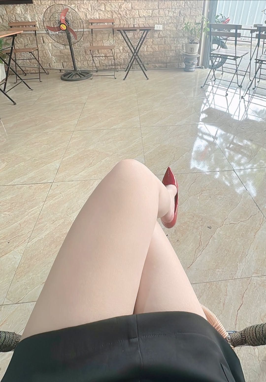 Chân thành hay chân tình cũng đều thế thôi Cứ có chân thì cũng đi hết 😁😁😁