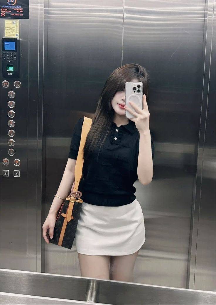 Lần đầu đi fast date mà mình gặp quả này, giờ nghĩ lại vẫn thấy vừa quê vừa tức 🥲 Mình match với một anh trên free.tripp, nói chuyện mấy hôm thấy khá hợp nên quyết định gặp ngoài đời. Trước khi đi ảnh còn nhắn “anh đến sớm chờ em nhé”, làm mình cũng háo hức chuẩn bị cả buổi. Ai ngờ mình vừa đến quán, gọi nước xong thì ảnh bảo có việc gấp cần ra ngoài nghe điện thoại. Mình ngồi đợi gần 40 phút, nhắn tin không trả lời, gọi cũng không nghe. Đến lúc định đứng dậy về thì nhân viên mang ra một tờ hóa đơn, bảo anh kia đã nhờ mình thanh toán cả phần đồ ăn ảnh gọi trước đó 😭 Mình ngơ luôn vì lúc ấy còn chưa gặp mặt được 10 phút! Tối về mình search lại tài khoản thì thấy ảnh vẫn hoạt động bình thường, còn đăng tìm người fast date mới. Không hợp thì từ chối một câu có mất gì đâu, sao phải để người khác ngồi chờ rồi ôm luôn hóa đơn thế này? Nếu là mọi người, gặp trường hợp đó có đăng bài cảnh báo không?