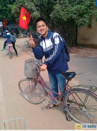  =)) <3   tội cho chàng trai ấy vì đi xe ngắm gái nên bị tông  :x 