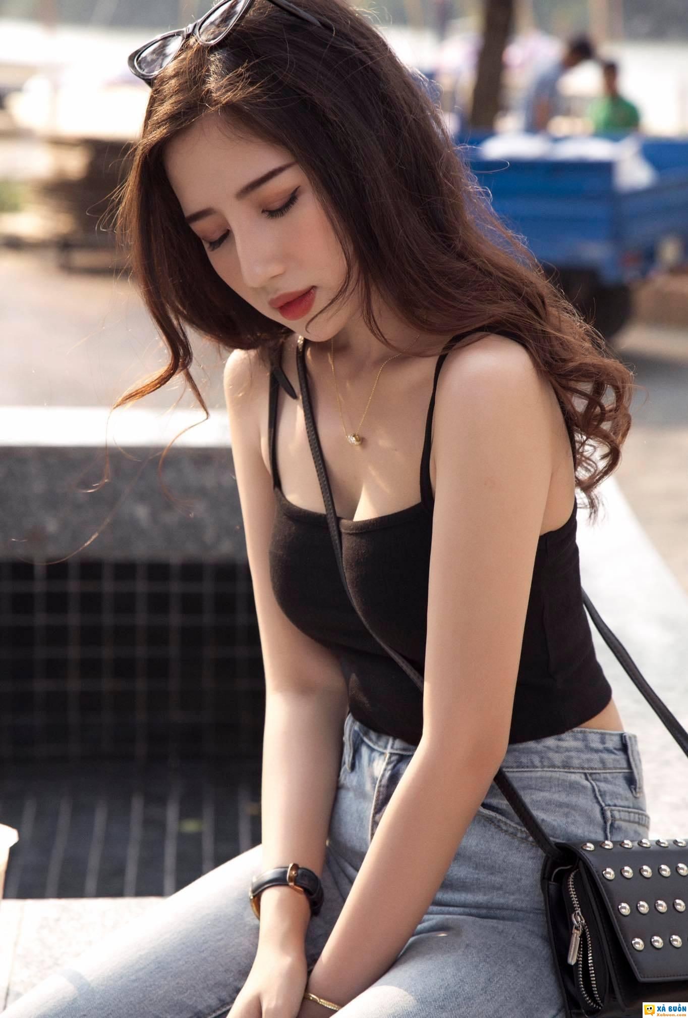  :3  phương trinh: gọi em là khỉ ... vì chuối là món ăn em thích  :3 