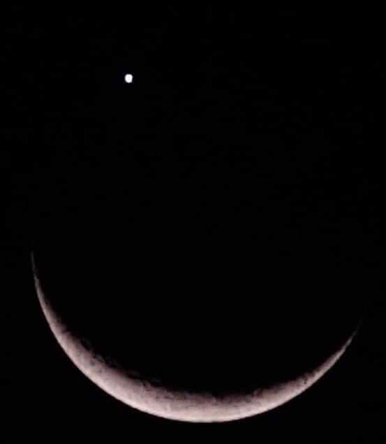 HIỆN TƯỢNG GIAO HỘI: SAO KIM ĐI QUA MẶT TRĂNG 🌒

Trước đó đầu tháng 3 cũng mới xuất hiện sự giao hội của sao kim và sao mộc.

Nhớ rủ người đặc biệt trong lòng bạn cùng ra ngoài ngắm nhìn hiện tượng hiếm có này nhé.

Ảnh: Võ Đức Quân, Phát Lê, Gia Khanh