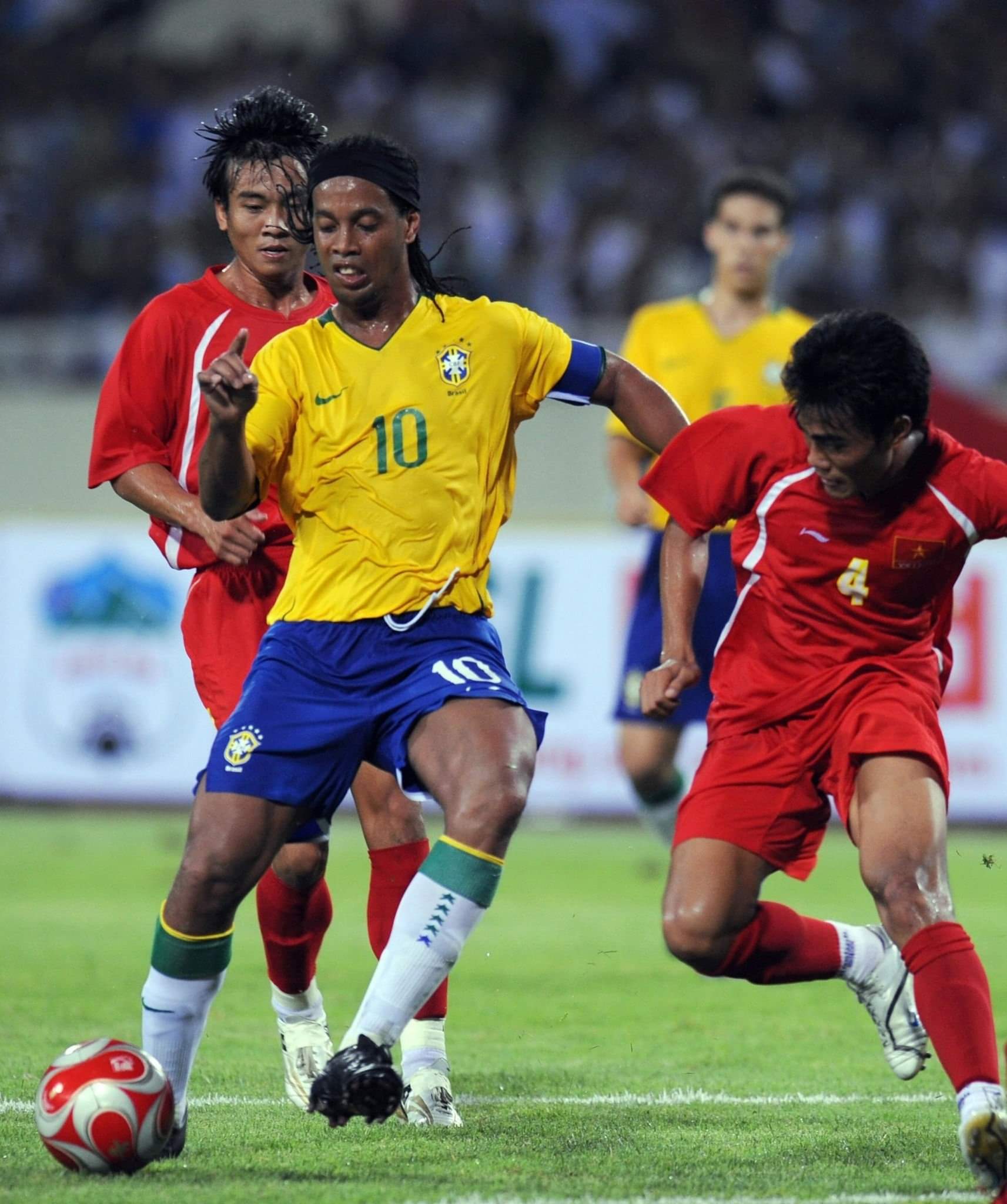 🇧🇷 Đại sứ Brazil - Ông Marco Farani cho biết ông rất muốn có thể sớm đưa ĐTQG Brazil sang Việt Nam thi đấu giao hữu 🇻🇳
Trong quá khứ tháng 8/2008, ĐT Olympic Brazil từng có trận giao hữu với ĐT Việt Nam tại sân Mỹ Đình. ĐT Việt Nam để thua với tỷ số 2-0