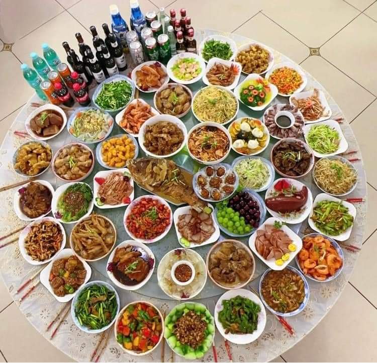 Nhìn phát biết ngay cỗ Tết của chỗ nào 👇👇👇 -  haivl