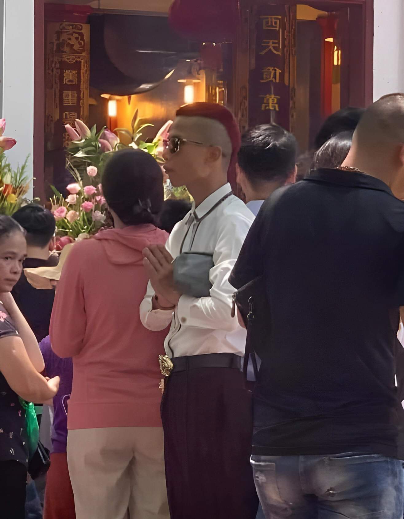 Tâm con tốt nhưng tóc con hơi đỏ 🙏 Lễ chùa cầu năm nay tóc vàng hoe.
