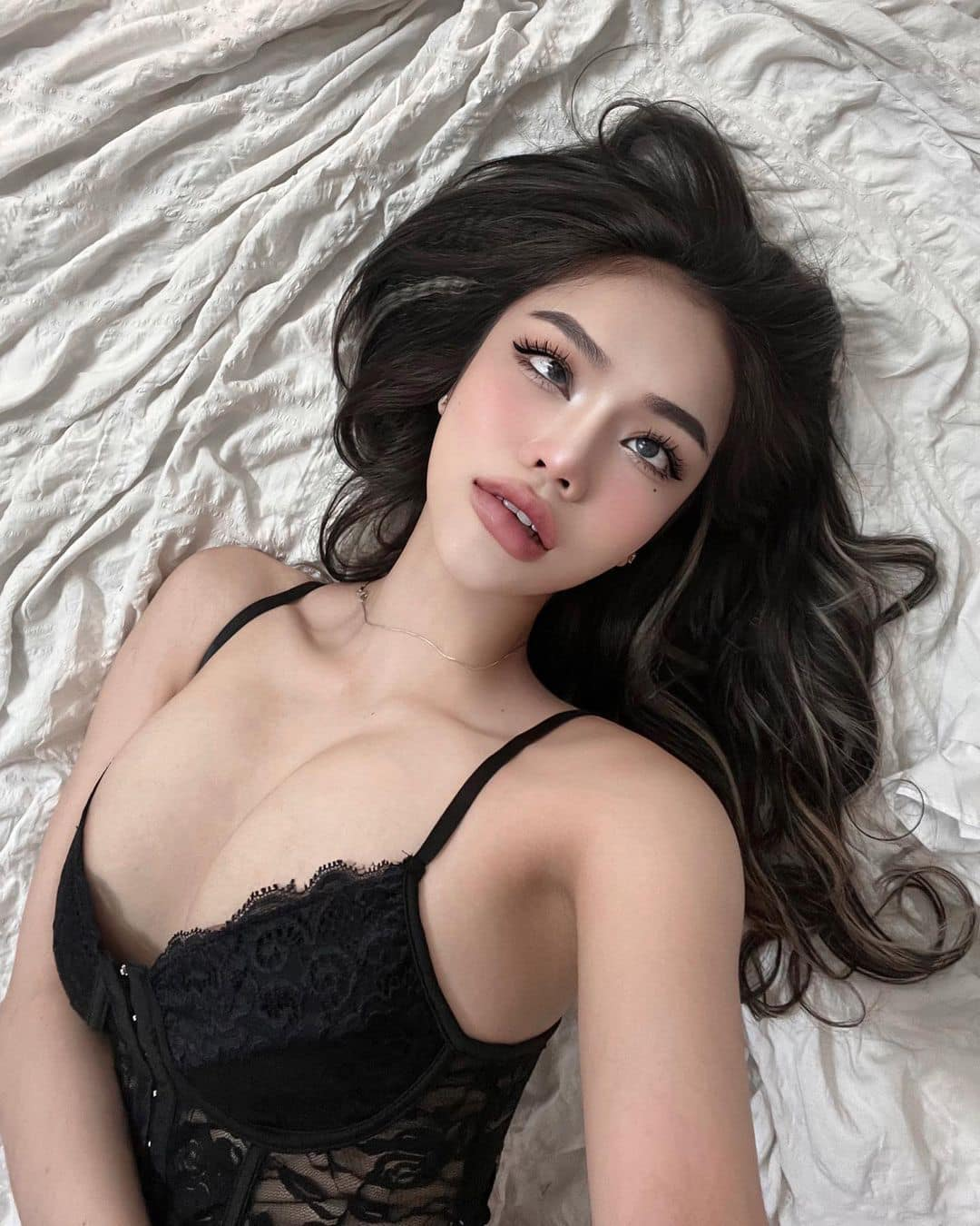 Đôi mắt em đẹp như là bồ câu con đậu con bay con bay con đậu :p