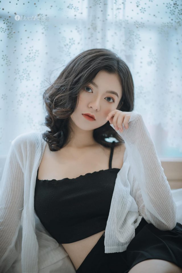  :3  Công Chúa tìm Hoàng tử trong rừng đây ?...=))  -  haivl