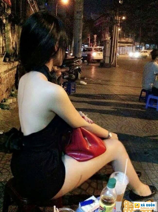 Sở thích chờ người nơi ấy, ăn chuối xong vất bừa bãi  Hãy Like cho mình Ngọc Thúy (1994) SBD 0008