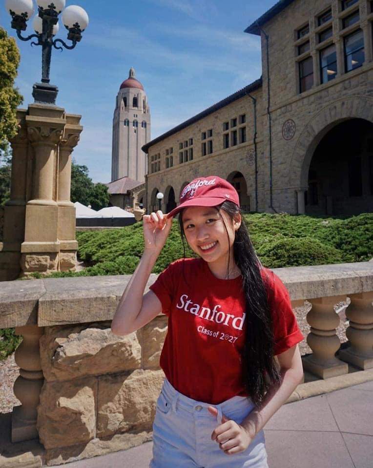 Quá đỉnh: YouTuber Jenny Huỳnh đỗ vào Đại học Stanford - ngôi trường top 3 thế giới 😍

Mới đây, Jenny đã nhận được thư chấp thuận của 8 trường đại học Mỹ, trong đó có Đại học Stanford – ngôi trường nằm trong topXem thêm 3 thế giới.

“Các trường Mỹ luôn muốn tìm kiếm ứng viên có khả năng lãnh đạo và đóng góp cho cộng đồng bên cạnh thành tích học thuật và nghiên cứu. Đó có thể là lý do em được lựa chọn”, Jenny nói.