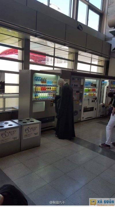  :3  kẻ mà ai-cũng-biết-là-ai-đấy đây mà =)))) klq ai fan harry potter như e không  :3 