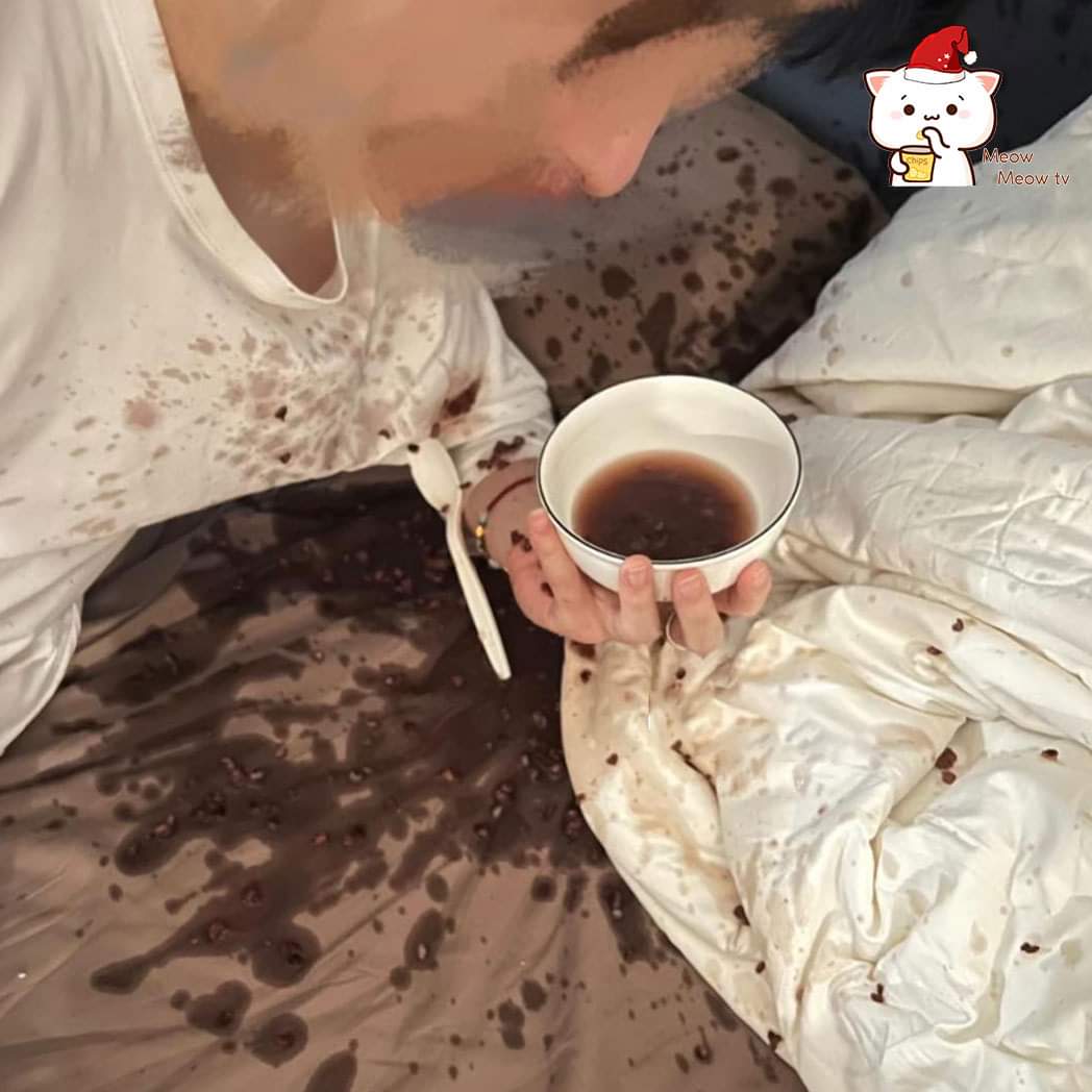 Mẹ tôi mới zớt câu: “Mang lên giường mà đổ thì chít với tau” thì xảy ra cớ sự này 🥲