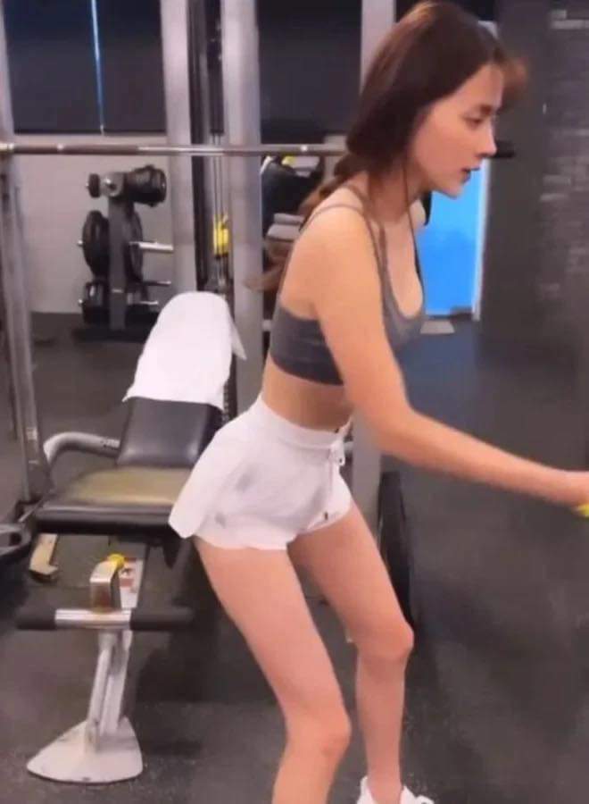 Baifern Pimchanok khiến dân tình lo lắng vì thân hình gầy gò quá mức 😢