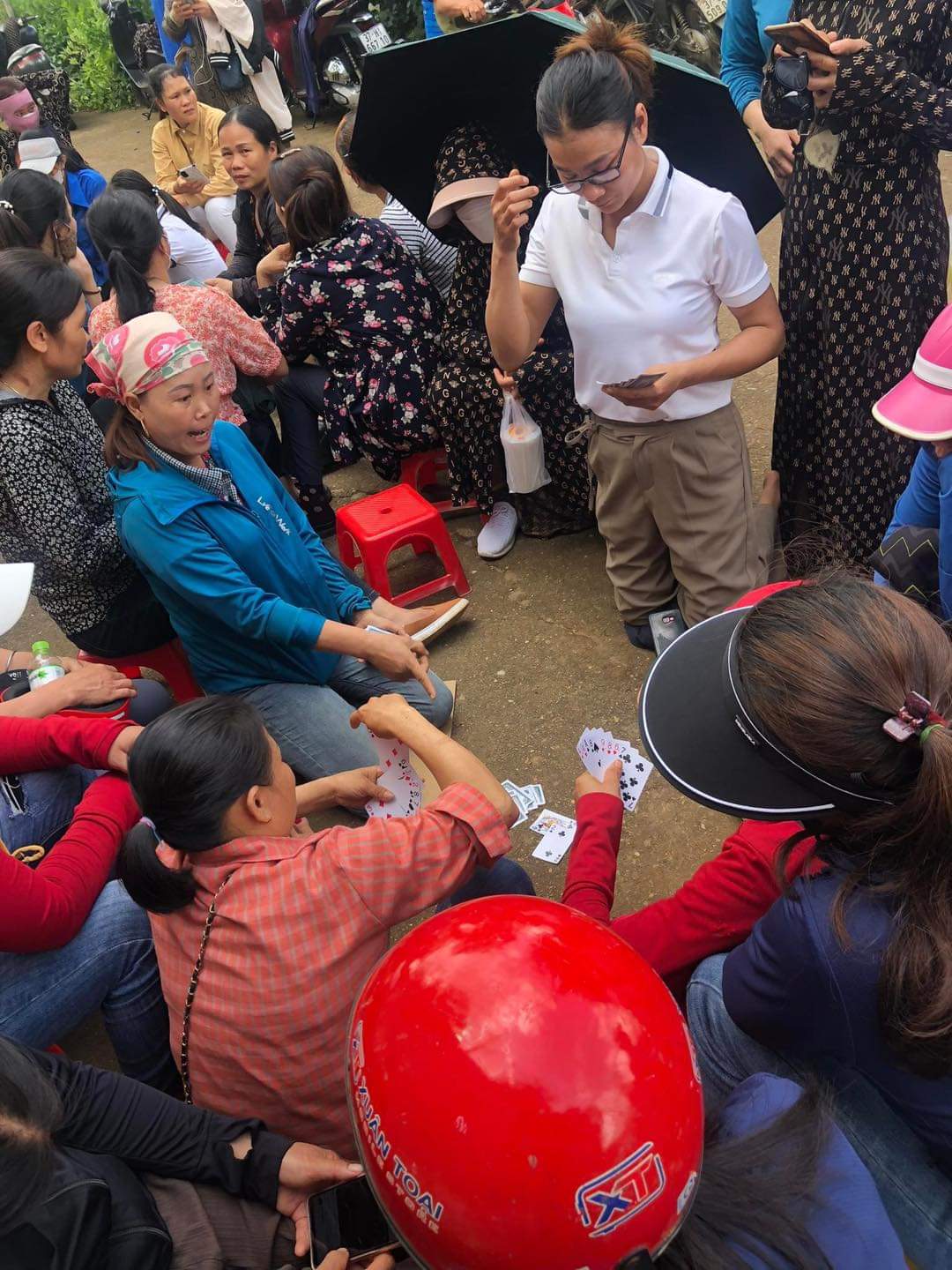 Đưa con đi thi, các mẹ nên làm gì trong lúc chờ đợi?

Top 1: