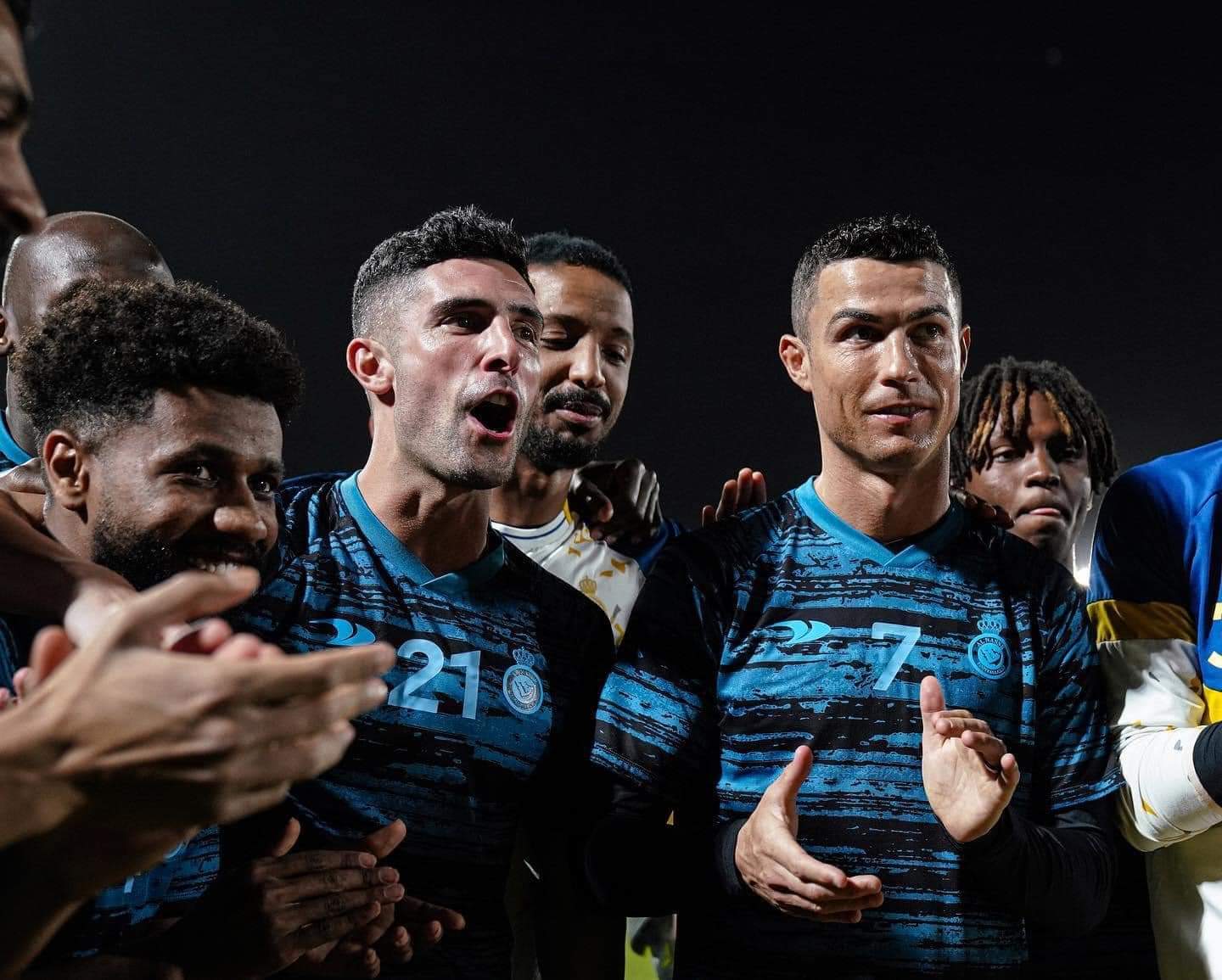 Ronaldo ăn mừng sinh nhật cùng đồng đội ở Al Nassr -  haivl