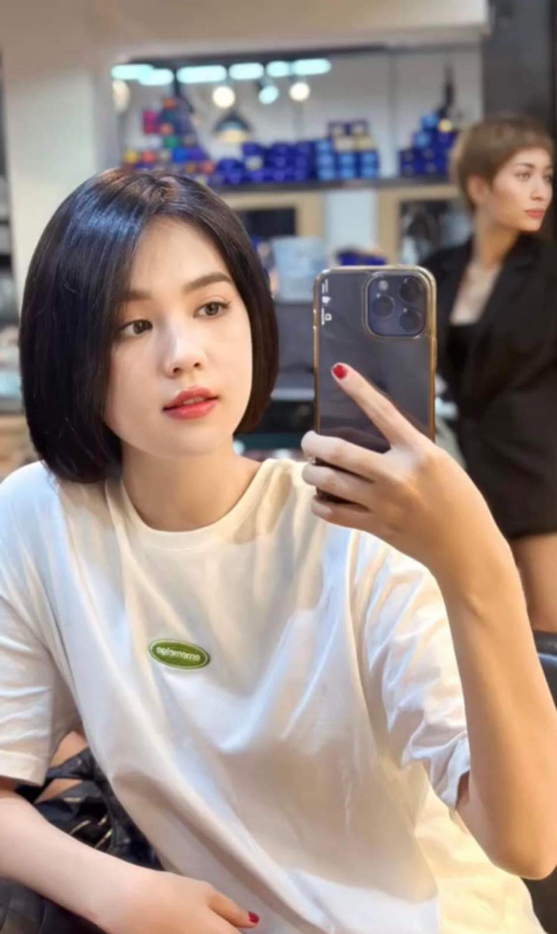 Ngọc Trinh cắt tóc ngắn, suýt không nhận ra idol 😍 -  haivl