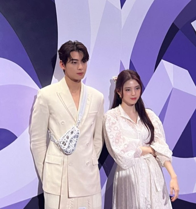 Mãn nhãn với khoảnh khắc chung khung hình của Han So Hee và Cha Eun Woo trong sự kiện mới đây 😍