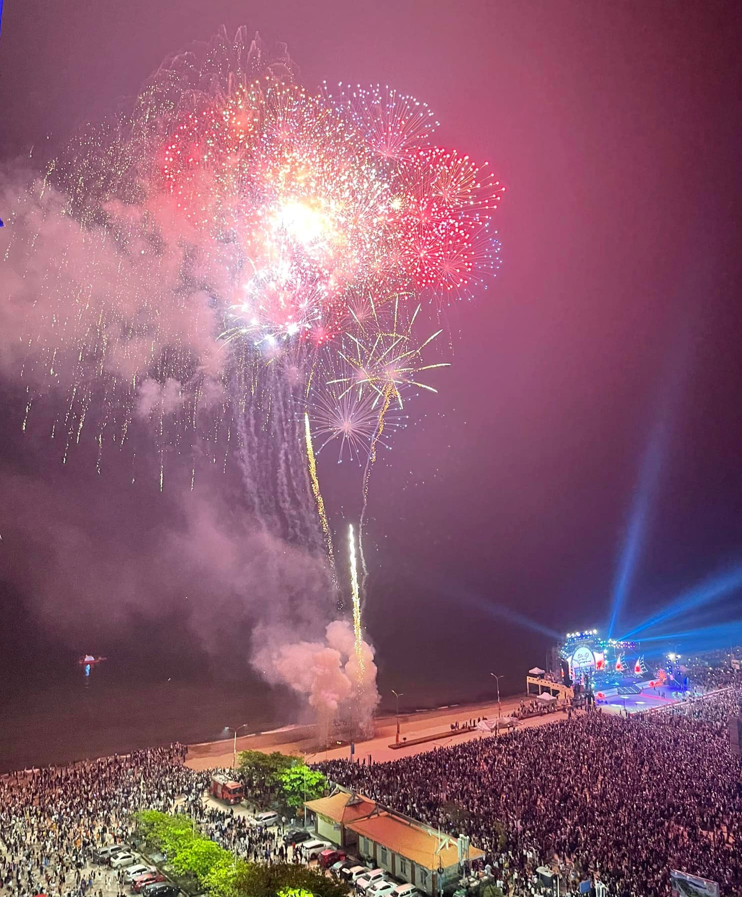 Cửa Lò, Nghệ An ngay lúc này
Chúc mừng năm mới 😆

Ảnh: Nghệ An