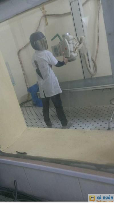  :x  dạo này nạn người nhà hành hung bác sĩ tăng cao lắm. thế này cho chắc cốp  :( 