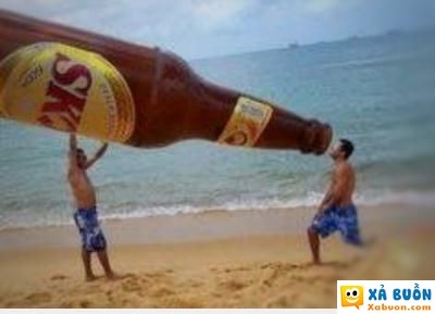  haivl  lần đầu tiên thấy chai bia khổng lồ cả nhà ạ...!  :v 