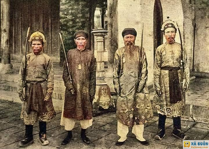 Tứ đại Cao thủ Đại Nội thời nhà Nguyễn, được chụp năm 1910. Hình ảnh đã được phục dựng màu.