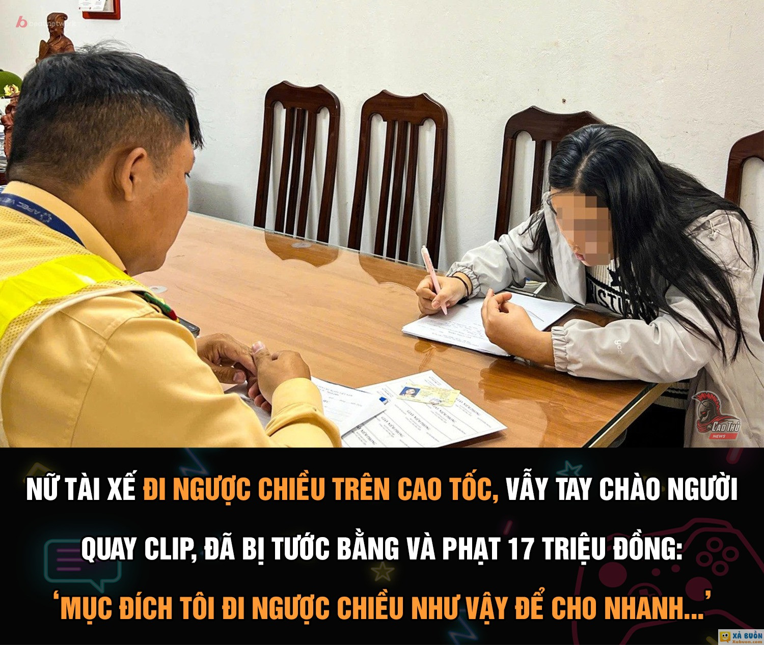 CHỊ VỘI QUÁ 🥲  Do đi nhầm đường, nữ tài xế 26 tuổi quyết định đi ngược chiều đường cao tốc với mục đích “để cho nhanh”. Sau vài thao tác lùi xe, tài xế nhấn ga cho ô tô chạy ngược chiều và còn vẫy tay chào người đang quay clip.