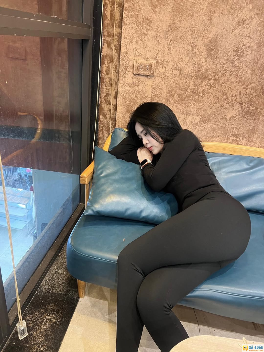 Thế giới này khắc nghiệt quá,  Con rắn thì tụm lại nấu xói, con chó thì nói 