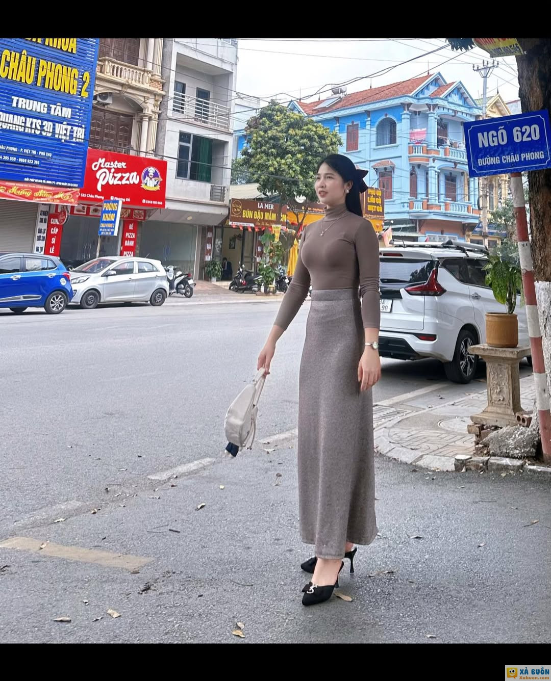 Không tiền thì vất vả 😊không tình thì thong thả đi chơi 🤣