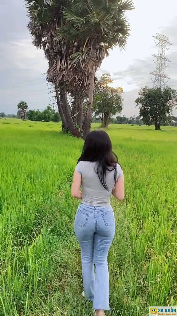Cơm cùng em nhé cả nhà ơi 😘😘💓😘💓💓 -  haivl | hài hước | hài vl 