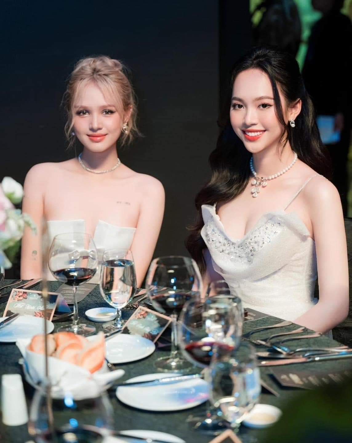 Nhan sắc chẳng hề lép vế của Xoài Non với Á hậu 1 Trịnh Thuỳ Linh