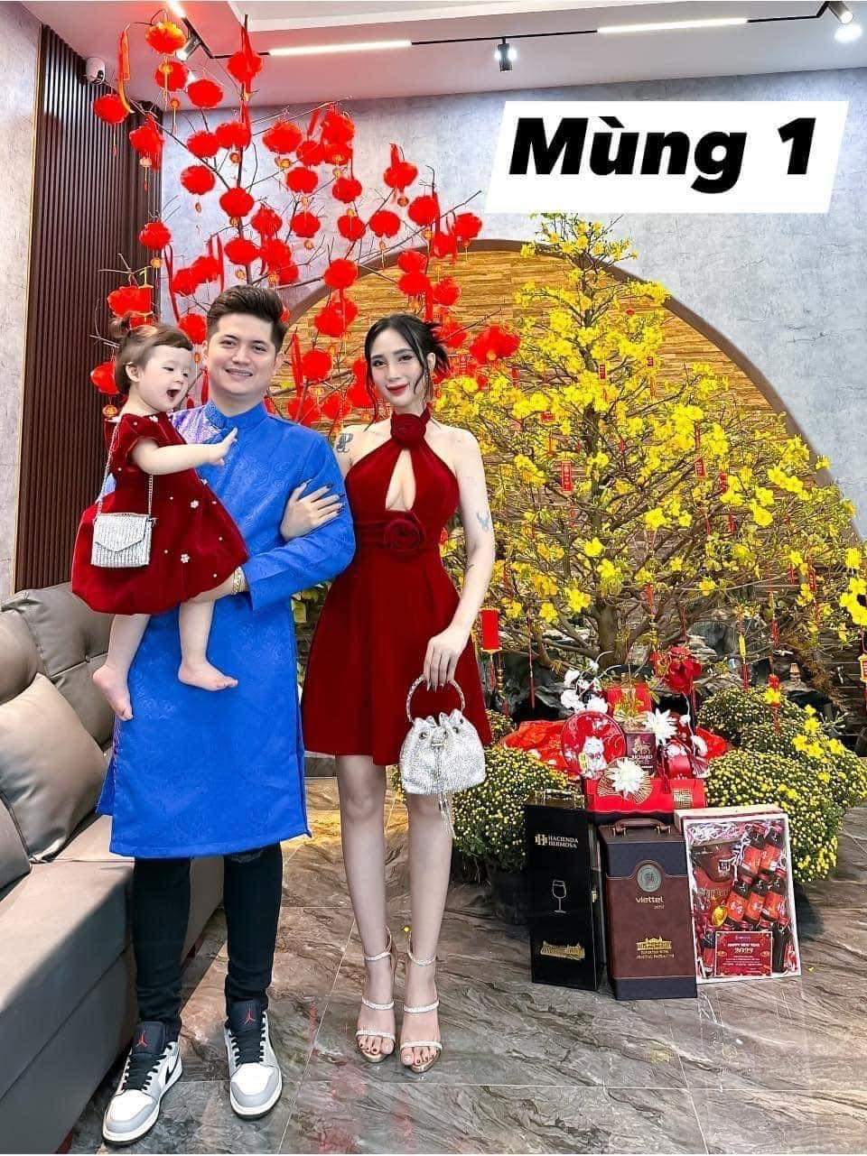 Outfit diện 5 ngày tết của gia đình hạnh phúc 🤣🤣

📸: Trần Kim Hoà