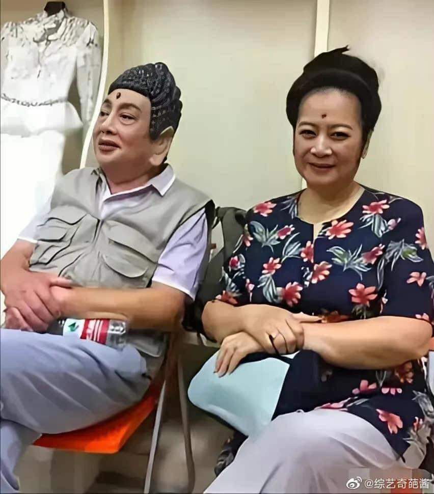 Diễn viên Chu Long Quảng - người đóng Như Lai Phật Tổ trong Tây Du Ký 1986 trong một đợt đi Thái Lan du lịch với gia đình, vào shop tính mua tượng Phật về làm kỷ niệm nhưng phát hiện ra mấy tượng Phật đó đượcXem thêm tạc theo tạo hình Phật Tổ mình diễn năm ấy, bác nghĩ mang cái tượng y mặt mình về cúng bái cũng hơi kỳ nên lại thôi 🥲 =))))

(Cre: 综艺奇葩酱 via Phong Vị Nhất Sinh)