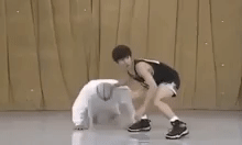 'Quả bóng' mệt mỏi vì bị nhồi liên tục -  haivl | hài hước | hài vl 