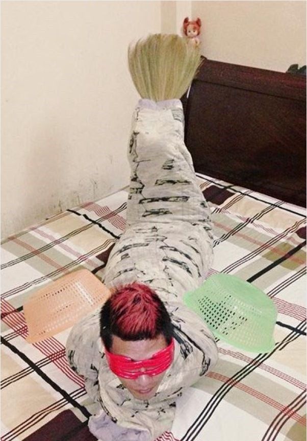  hài hước   Cosplay chàng tiên cá cực chất :D  :x  -  haivl